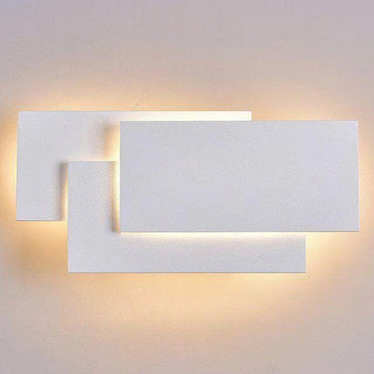Applique murale LED acrylique allumée, lumière indirecte sur mur clair